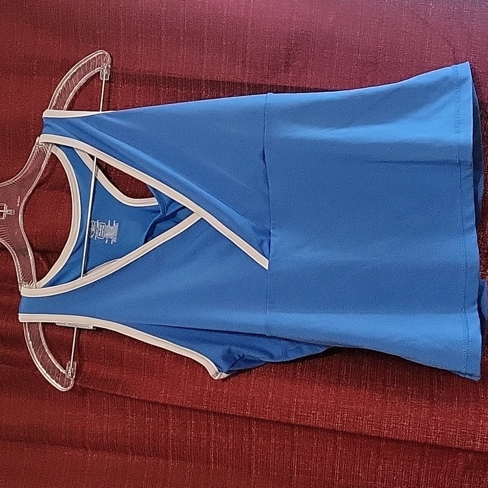 Sporty stretch top with a built-in shelf for support.